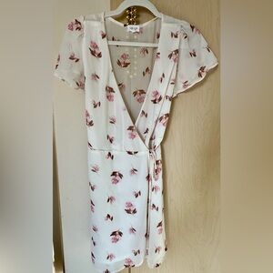 In very good condition, barely worn sundress. Adjusting waist ties.